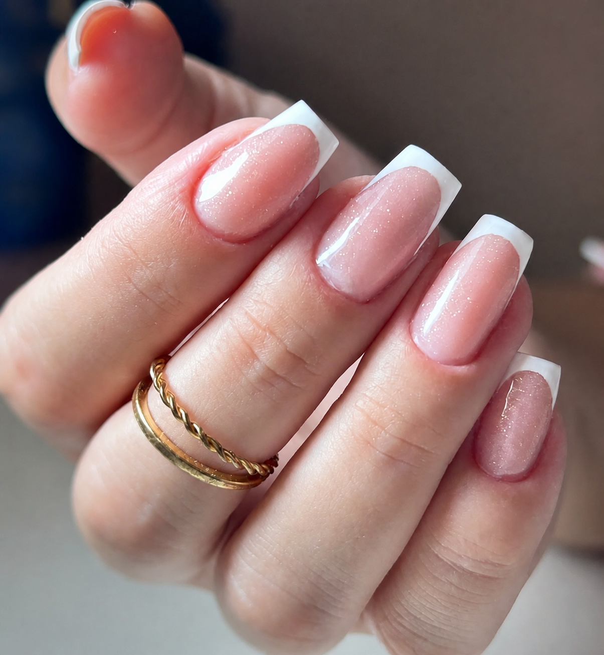 Unhas francesinhas realizadas por Daniele Minosso